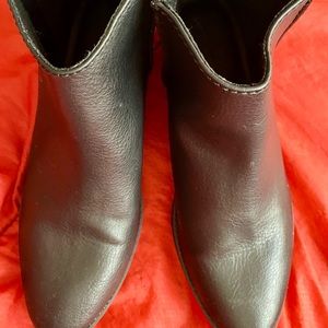 Size 8 Universal Thread anklet Boots Black